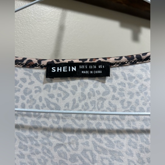 Cheetah Print Wrap-Around cropped Tee - Picture 2 of 3